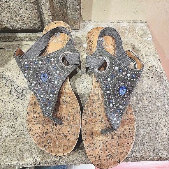 NWOB White Mountain Adeline Embellished Slimgback Wedge Thong Sandals Size 9.5 - Picture 2 of 14